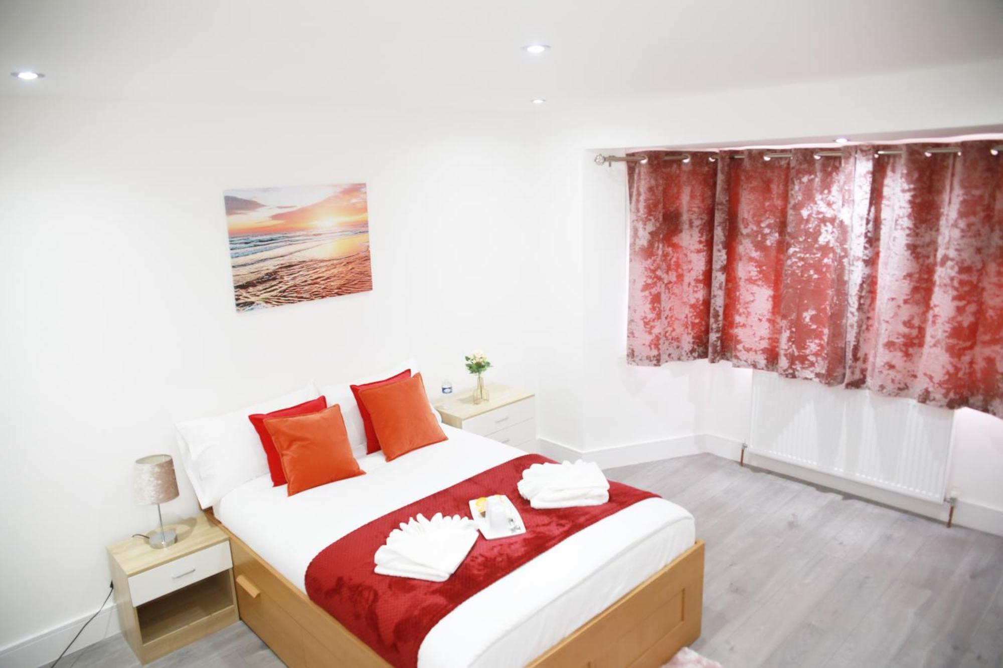 Deluxe 4 Bedroom House The Hyde Bagian luar foto