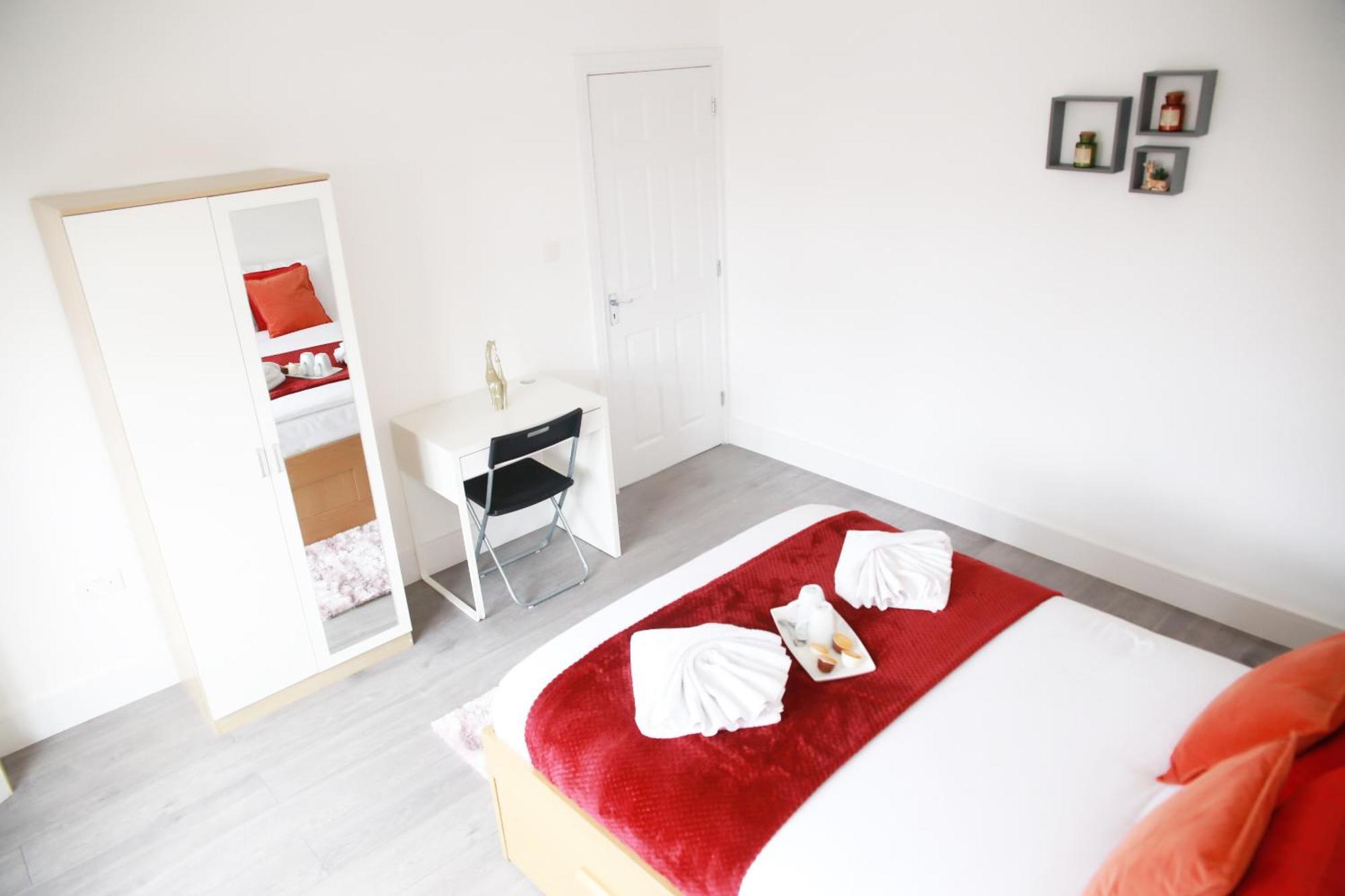 Deluxe 4 Bedroom House The Hyde Bagian luar foto