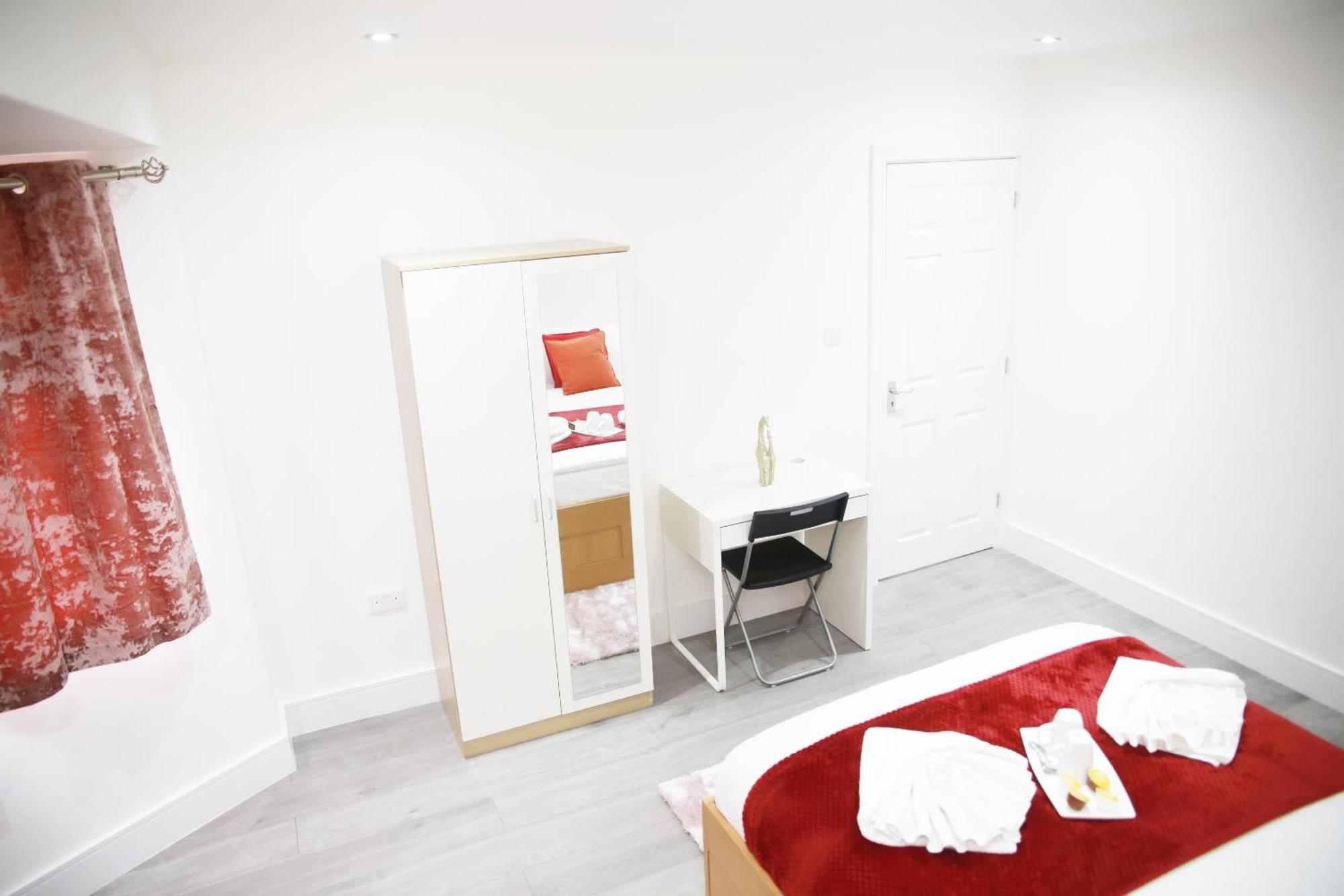 Deluxe 4 Bedroom House The Hyde Bagian luar foto