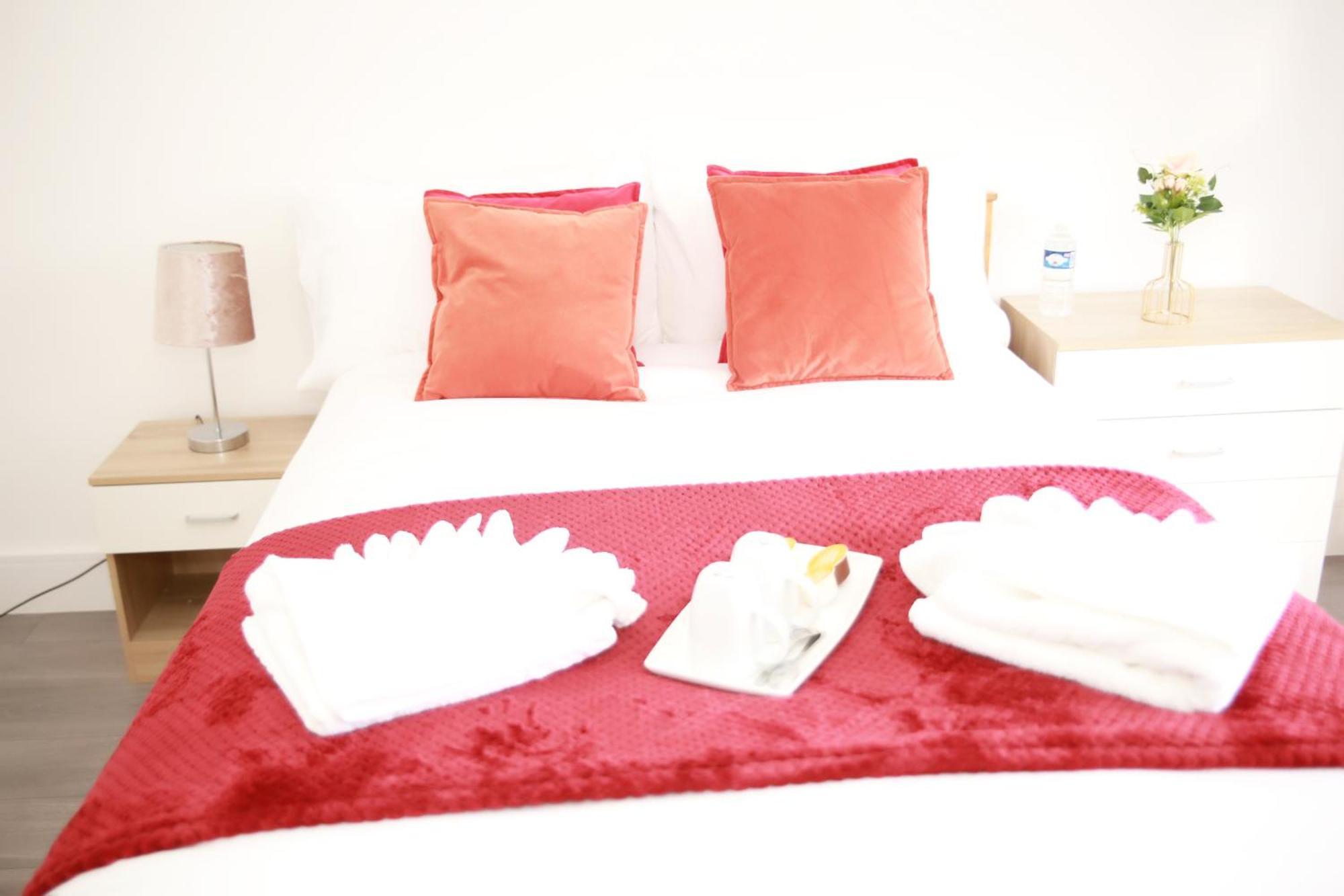 Deluxe 4 Bedroom House The Hyde Bagian luar foto
